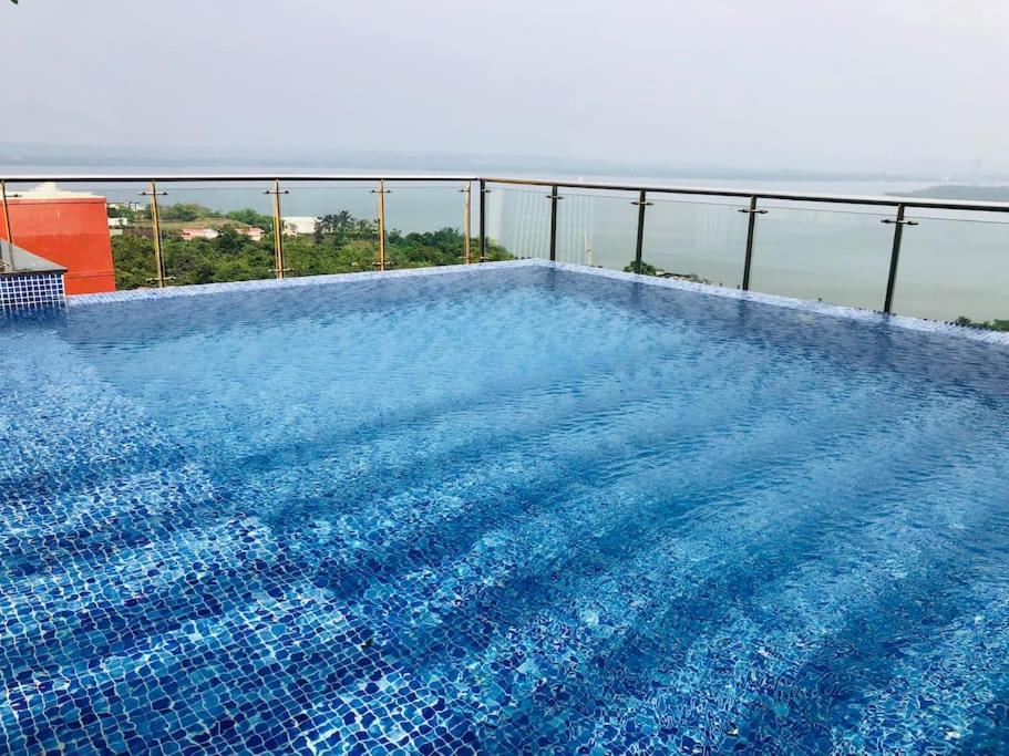 Lovely 2-Bedroom Sea View Serviced Apartment Dabolim Goa Exteriér fotografie