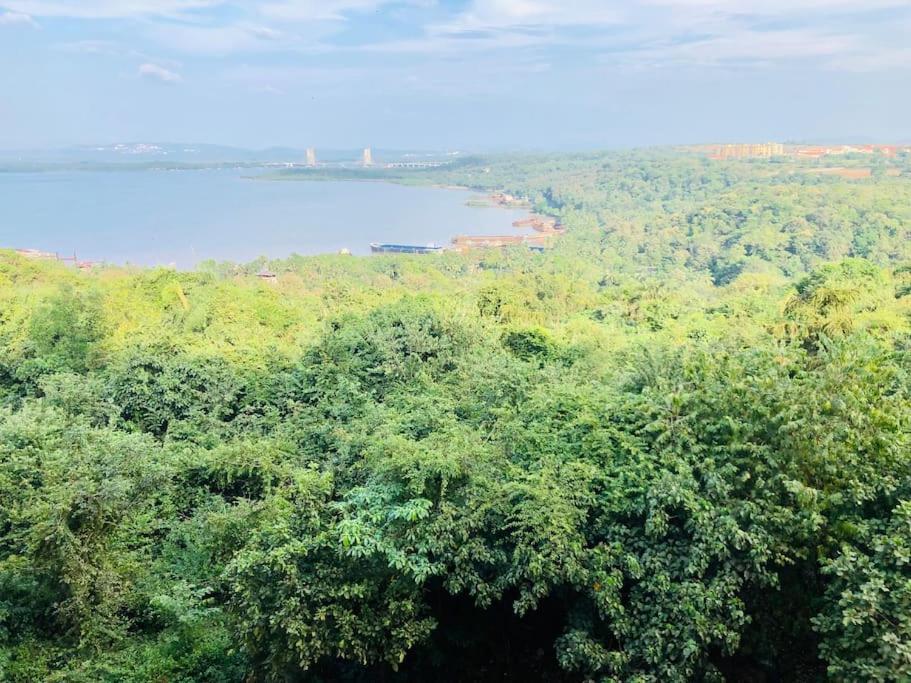 Lovely 2-Bedroom Sea View Serviced Apartment Dabolim Goa Exteriér fotografie