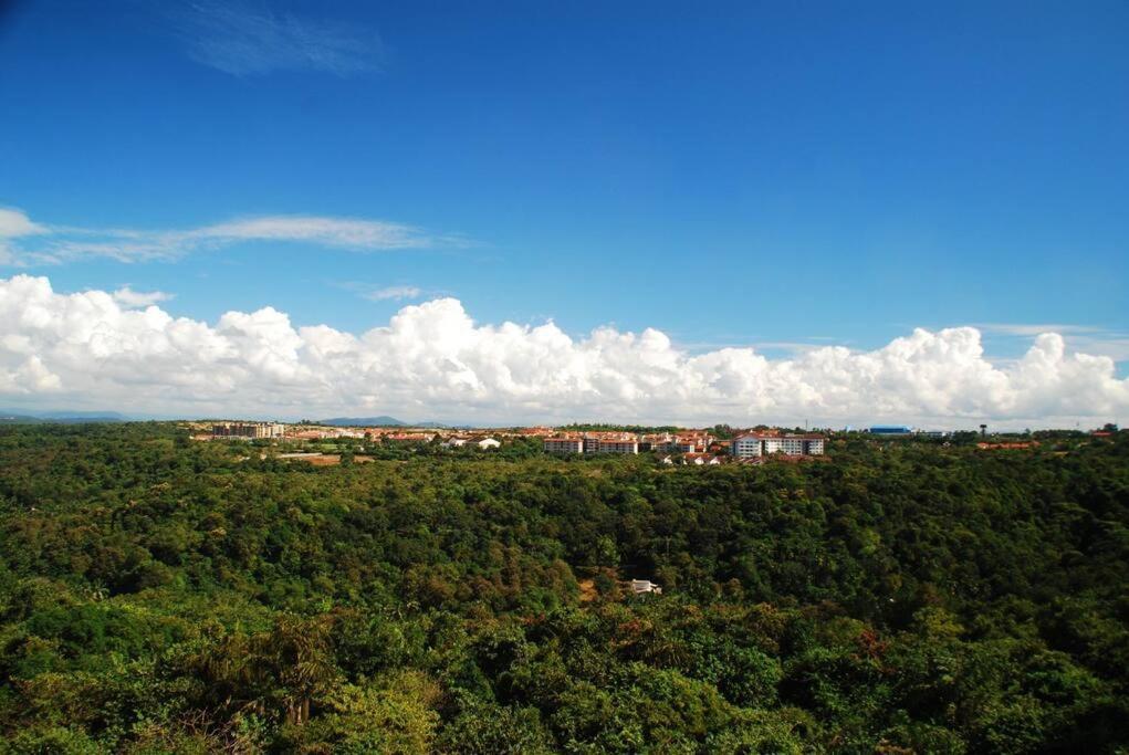 Lovely 2-Bedroom Sea View Serviced Apartment Dabolim Goa Exteriér fotografie